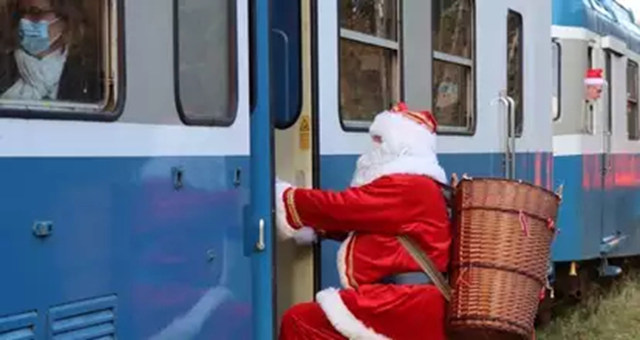 pere noel en train.png
