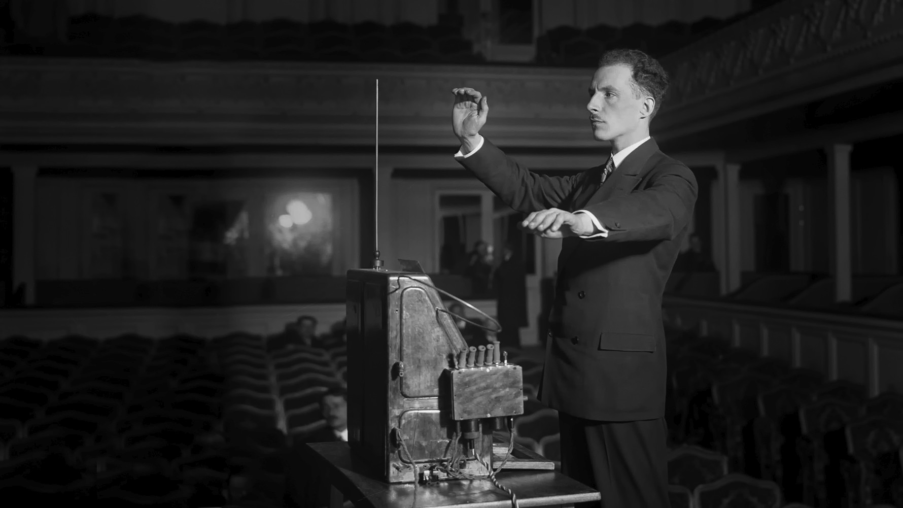 Léon Thérémine en 1927.jpg